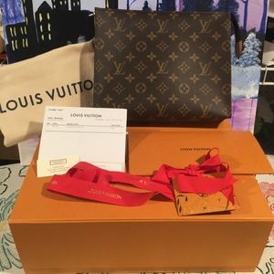 Authentic LOUIS VUITTON Monogram Toiletry Pouch 26